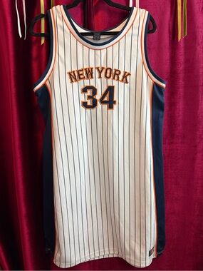 90s NEW YORK KNICKS VINTAGE 34 Pinstripe Basketball Jersey: White & Navy/Orange